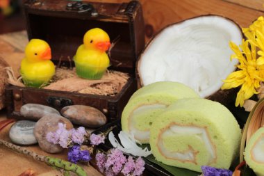 Yeşil kek ile Hindistan cevizi dolgulu alır.