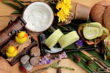 Yeşil kek ile Hindistan cevizi dolgulu alır.