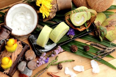 Yeşil kek ile Hindistan cevizi dolgulu alır.