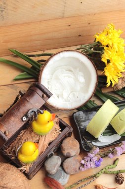 Yeşil kek ile Hindistan cevizi dolgulu alır.