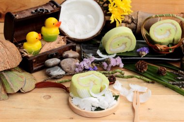 Yeşil kek ile Hindistan cevizi dolgulu alır.