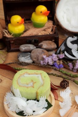 Yeşil kek ile Hindistan cevizi dolgulu alır.