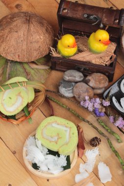 Yeşil kek ile Hindistan cevizi dolgulu alır.