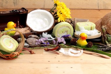 Yeşil kek ile Hindistan cevizi dolgulu alır.