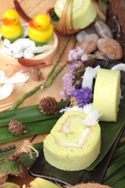 Yeşil kek ile Hindistan cevizi dolgulu alır.