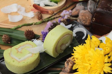 Yeşil kek ile Hindistan cevizi dolgulu alır.