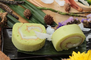 Yeşil kek ile Hindistan cevizi dolgulu alır.