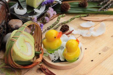 Yeşil kek ile Hindistan cevizi dolgulu alır.