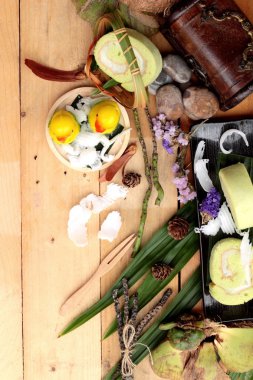 Yeşil kek ile Hindistan cevizi dolgulu alır.