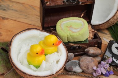 Yeşil kek ile Hindistan cevizi dolgulu alır.