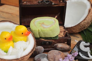 Yeşil kek ile Hindistan cevizi dolgulu alır.