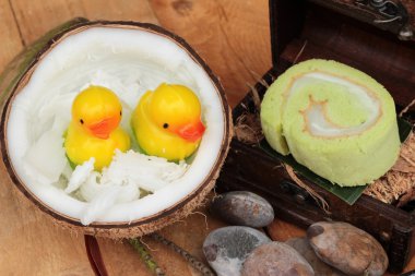 Yeşil kek ile Hindistan cevizi dolgulu alır.