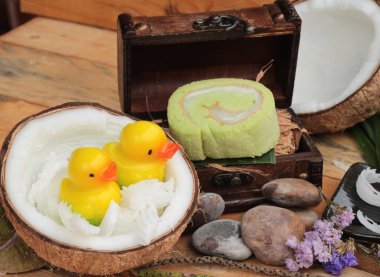 Yeşil kek ile Hindistan cevizi dolgulu alır.