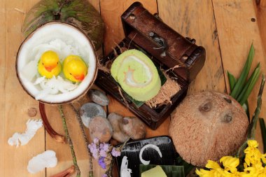 Yeşil kek ile Hindistan cevizi dolgulu alır.