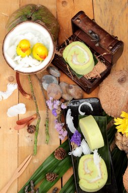 Yeşil kek ile Hindistan cevizi dolgulu alır.