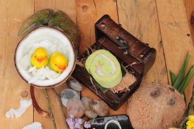 Yeşil kek ile Hindistan cevizi dolgulu alır.