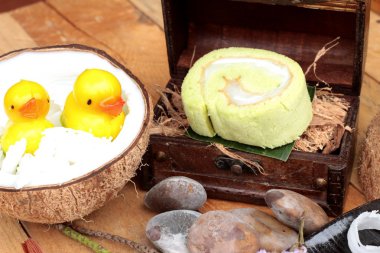 Yeşil kek ile Hindistan cevizi dolgulu alır.