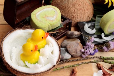 Yeşil kek ile Hindistan cevizi dolgulu alır.