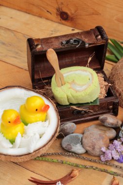 Yeşil kek ile Hindistan cevizi dolgulu alır.