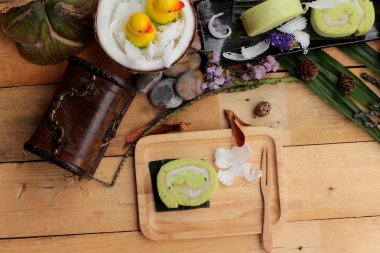 Yeşil kek ile Hindistan cevizi dolgulu alır.