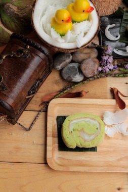 Yeşil kek ile Hindistan cevizi dolgulu alır.