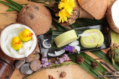 Yeşil kek ile Hindistan cevizi dolgulu alır.