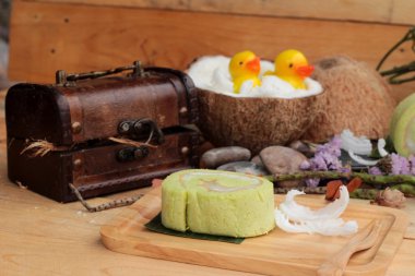 Yeşil kek ile Hindistan cevizi dolgulu alır.