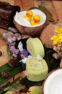 Yeşil kek ile Hindistan cevizi dolgulu alır.