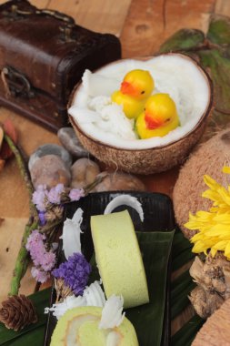 Yeşil kek ile Hindistan cevizi dolgulu alır.