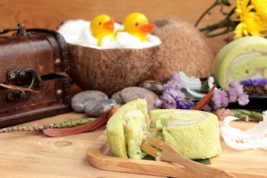 Yeşil kek ile Hindistan cevizi dolgulu alır.