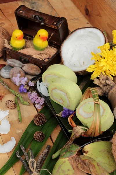 Yeşil kek ile Hindistan cevizi dolgulu alır.