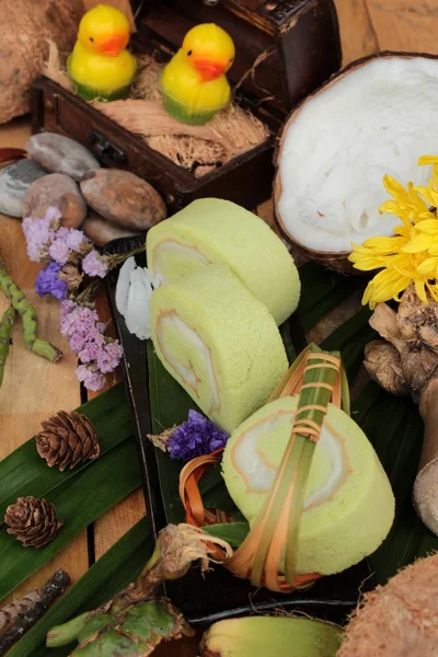 Yeşil kek ile Hindistan cevizi dolgulu alır.