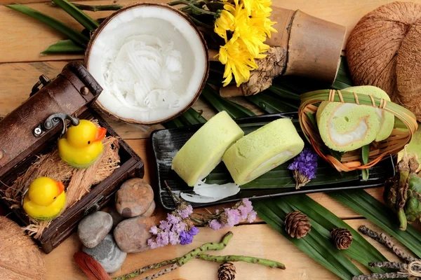 Yeşil kek ile Hindistan cevizi dolgulu alır.