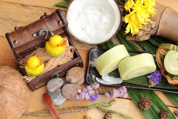 Yeşil kek ile Hindistan cevizi dolgulu alır.