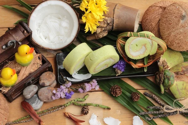 Groene taart broodjes gevuld met kokos. — Stockfoto