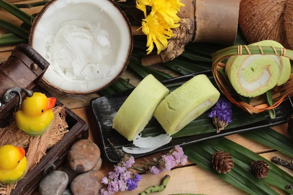 Yeşil kek ile Hindistan cevizi dolgulu alır.