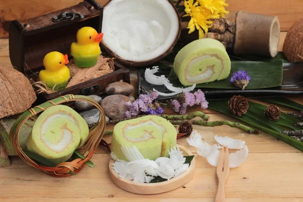 Yeşil kek ile Hindistan cevizi dolgulu alır.