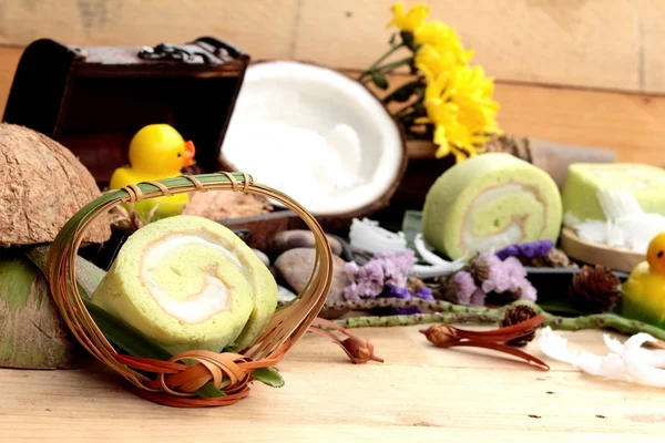 Yeşil kek ile Hindistan cevizi dolgulu alır.