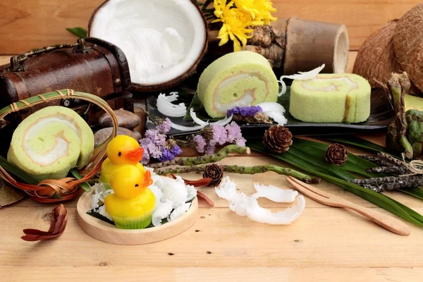 Yeşil kek ile Hindistan cevizi dolgulu alır.