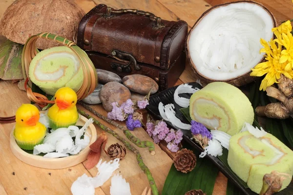 Yeşil kek ile Hindistan cevizi dolgulu alır.