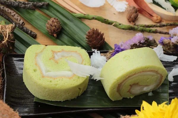 Yeşil kek ile Hindistan cevizi dolgulu alır.