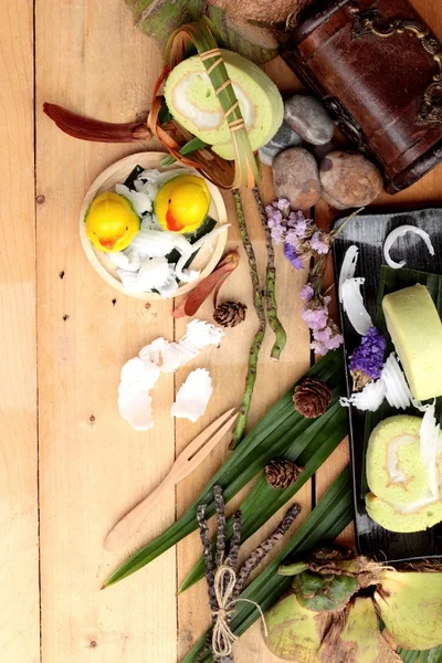 Yeşil kek ile Hindistan cevizi dolgulu alır.