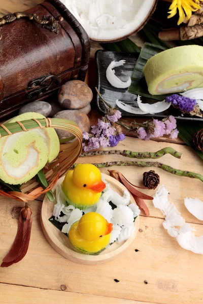 Yeşil kek ile Hindistan cevizi dolgulu alır.