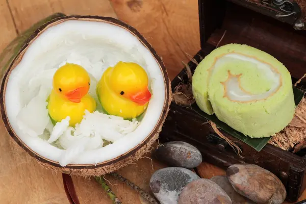 Yeşil kek ile Hindistan cevizi dolgulu alır.