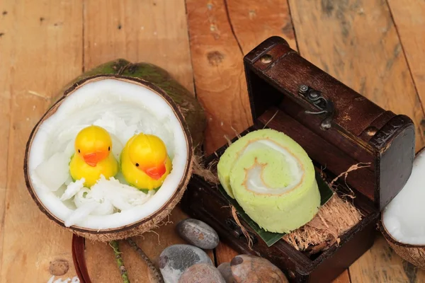 Yeşil kek ile Hindistan cevizi dolgulu alır.