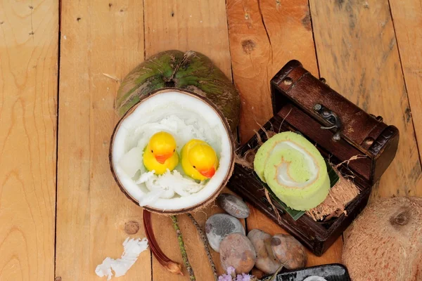 Yeşil kek ile Hindistan cevizi dolgulu alır.