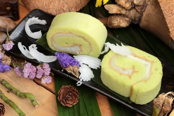 Yeşil kek ile Hindistan cevizi dolgulu alır.