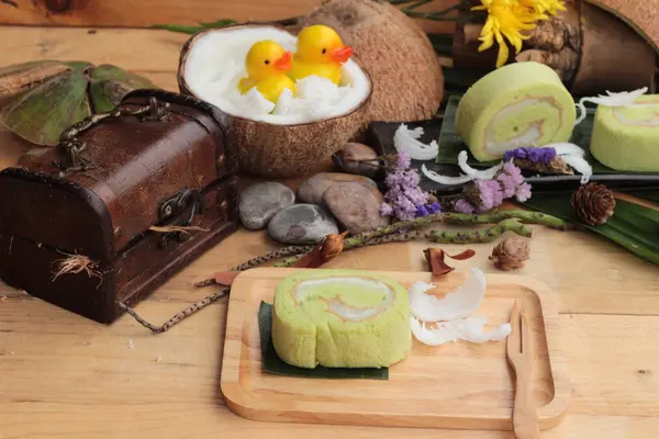 Yeşil kek ile Hindistan cevizi dolgulu alır.