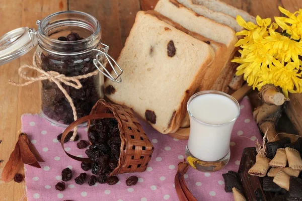 Dried currants and raisin bread. — Stock Photo, Image