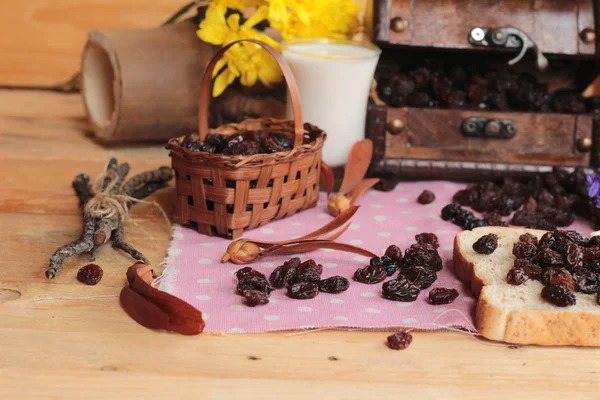 Dried currants and raisin bread. — Stock Photo, Image